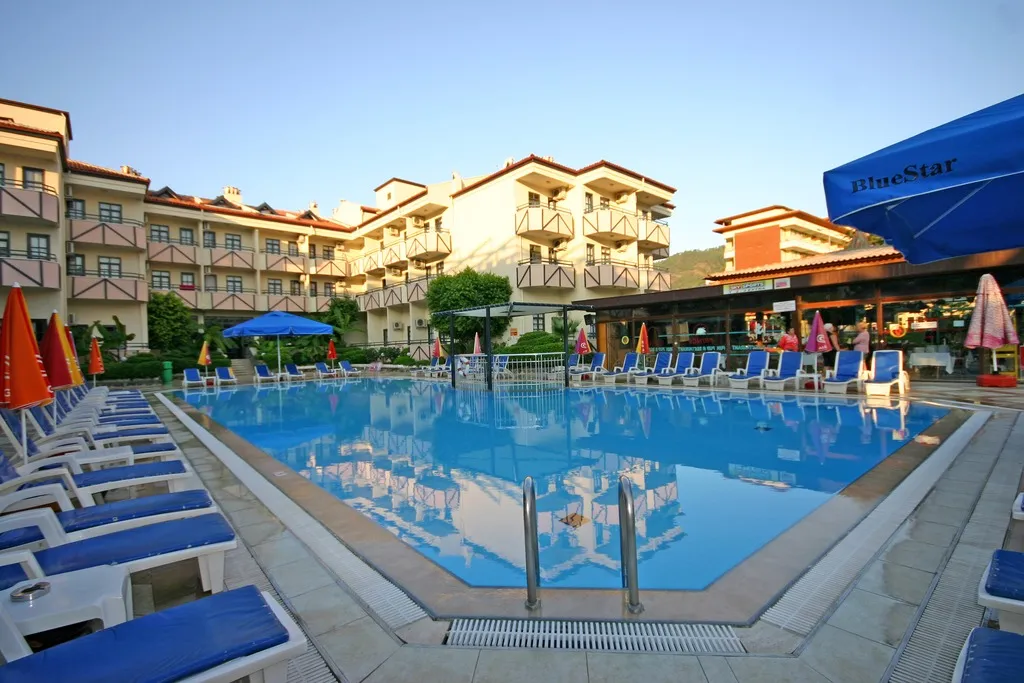 Pool, Prince, Dalaman