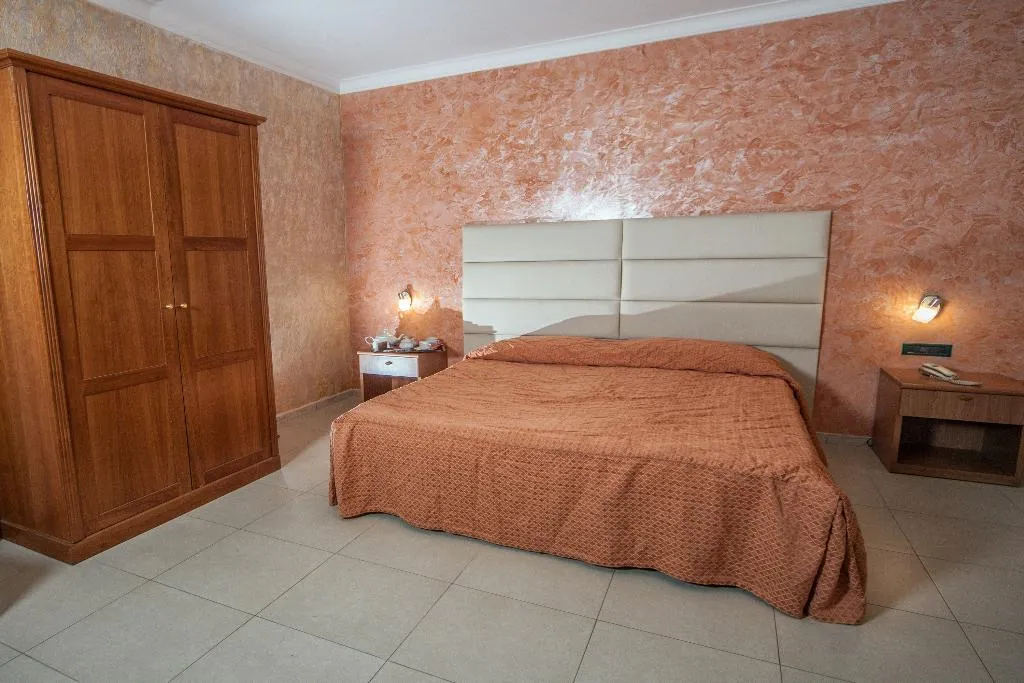 Double or Twin STANDARD Room, La Pace, Naples