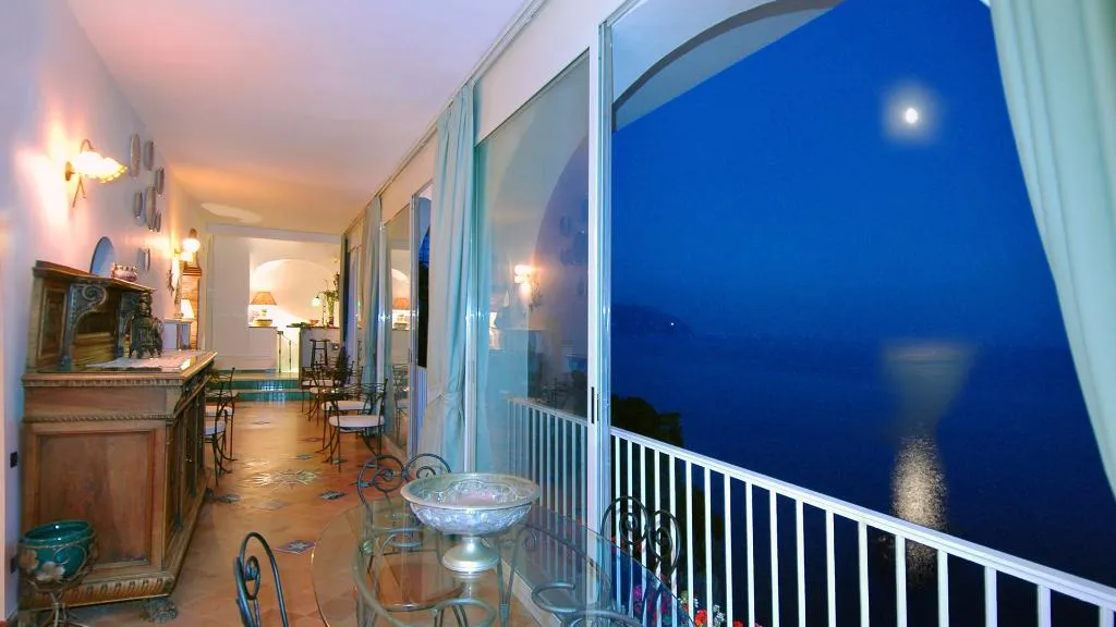 Terrace, Hotel La Ninfa, Naples