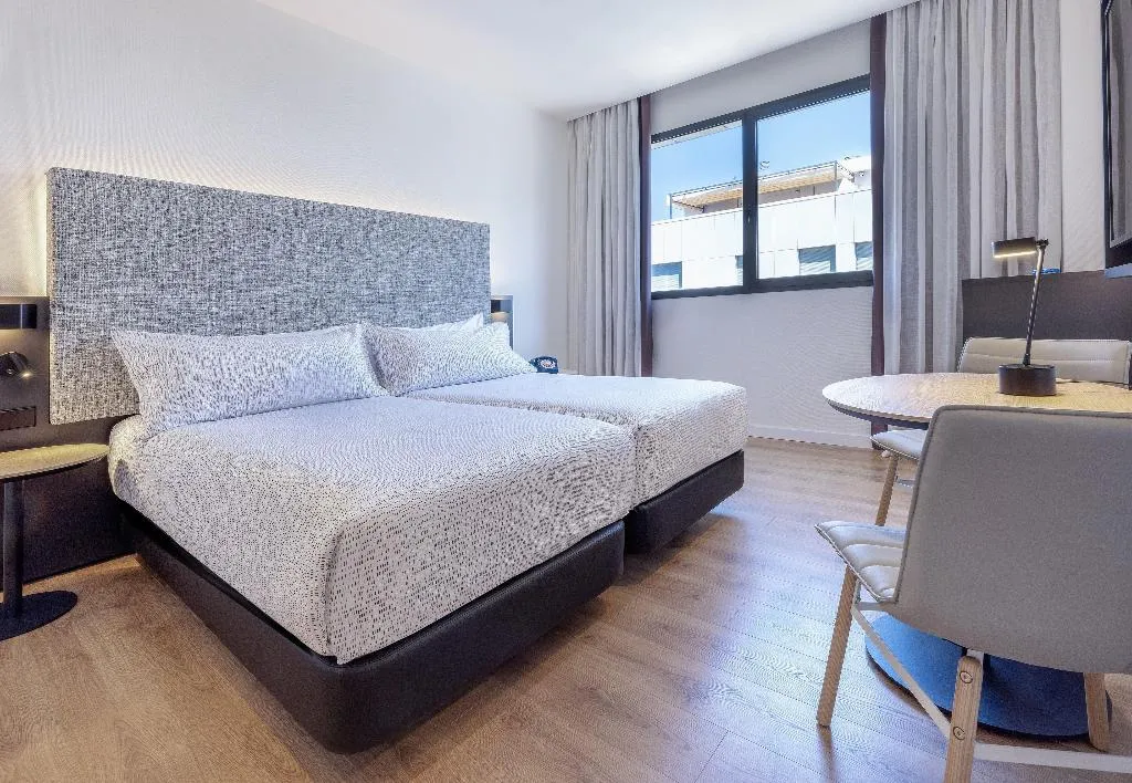 Double or Twin POOL VIEW Room, Innside Valencia Oceanic, Valencia