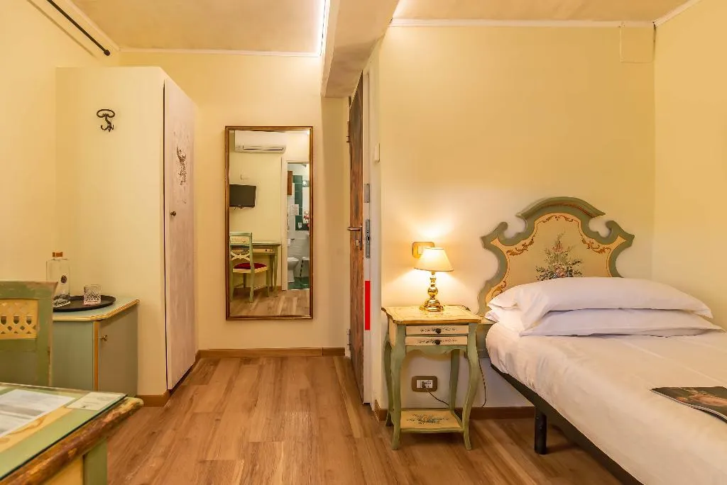 SINGLE STANDARD Room, La Fenice et des Artistes, Venice