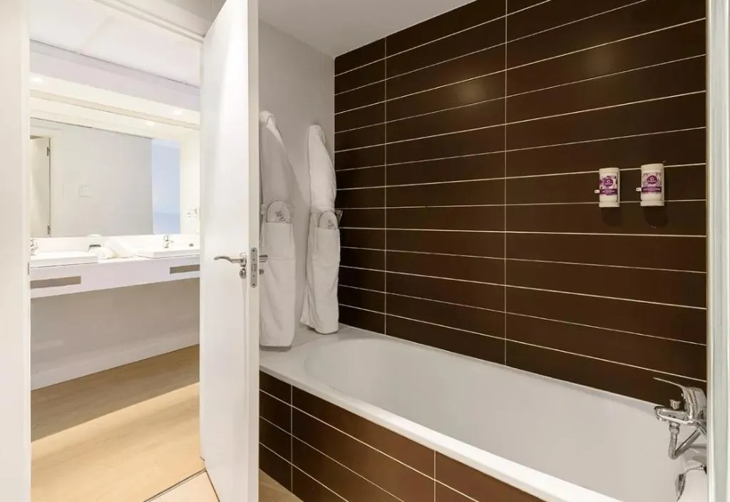 Room, FERGUS Club Palmanova Park, Majorca