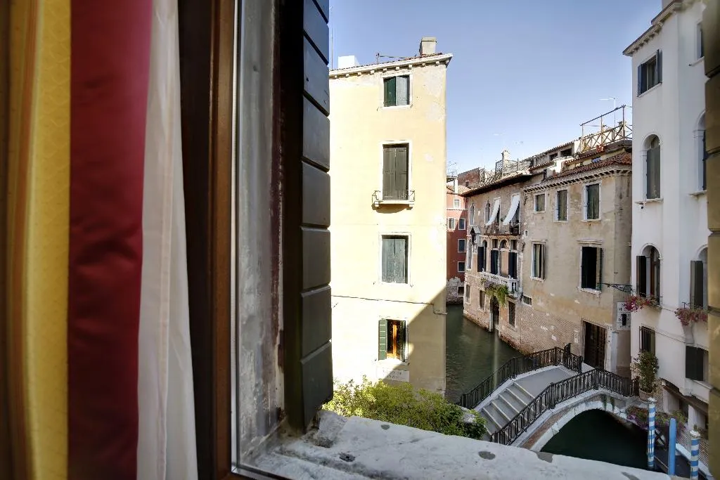 SUITE CLASSIC Room, Dona Palace, Venice