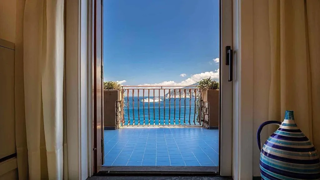 Terrace, Belair, Naples