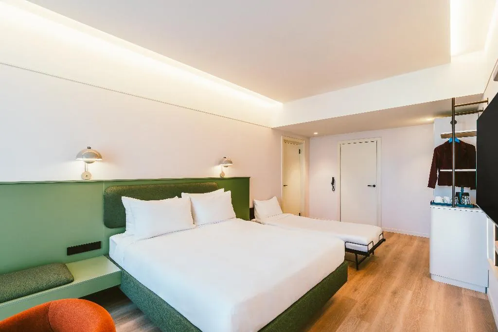 TRIPLE CAPACITY 3 Room, The Social Hub Barcelona Poblenou, Barcelona