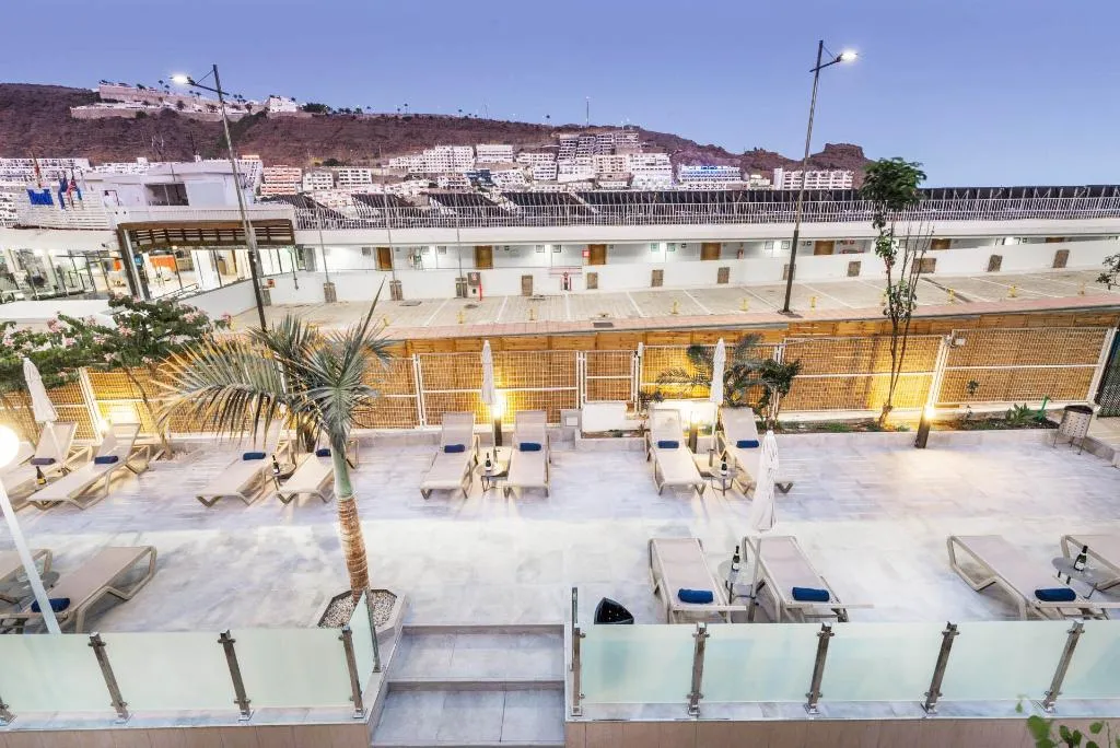 FAMILY ROOM DELUXE WITH TERRACE Room, Palm Suites, Gran Canaria