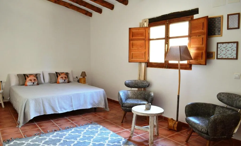 Room, Benali, Valencia