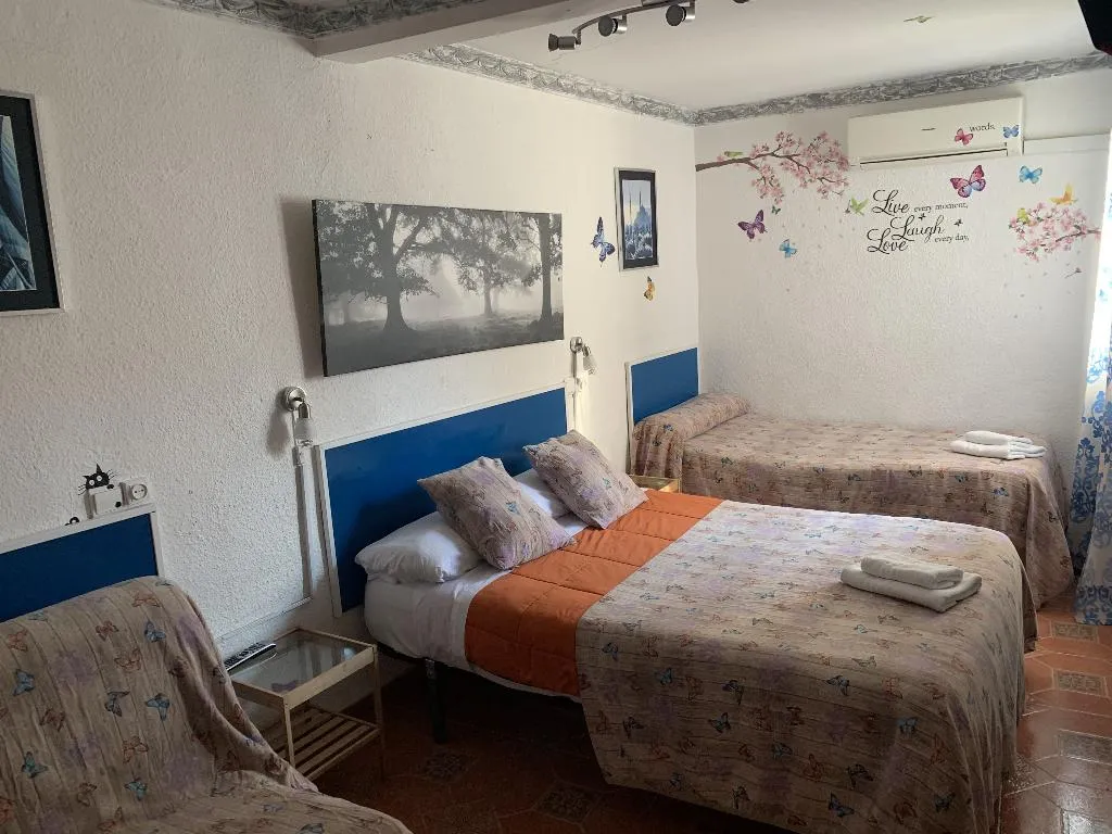 FAMILY ROOM CAPACITY 4 Room, Pension Giraldilla, Seville