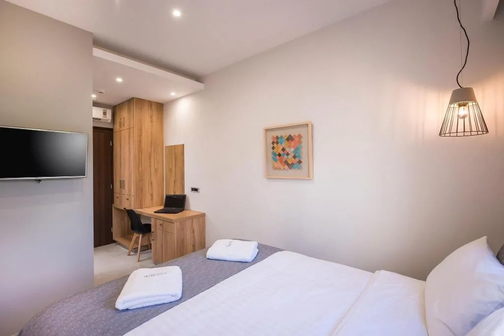 Sports and Entertainment, Central City Hotel, Crete