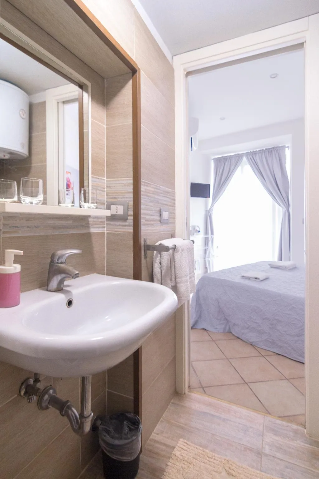 DOUBLE CLASSIC WITH BALCONY Room, Maison Du La Rua, Naples