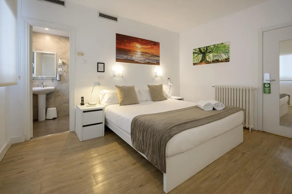 DOUBLE SUPERIOR Room, NeoMagna Madrid, Madrid