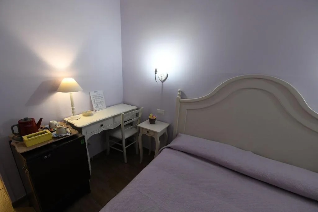 Room, Buonanotte Roma 2, Naples