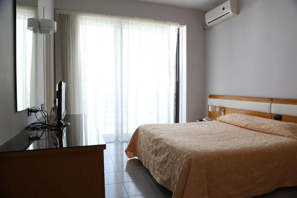 Room, Barbarella, Naples