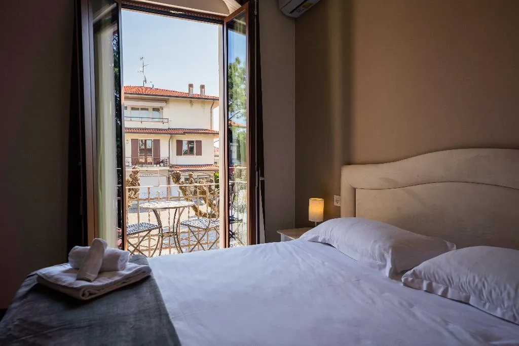 TRIPLE SUPERIOR Room, Hotel Gardenia Sirmione, Milan