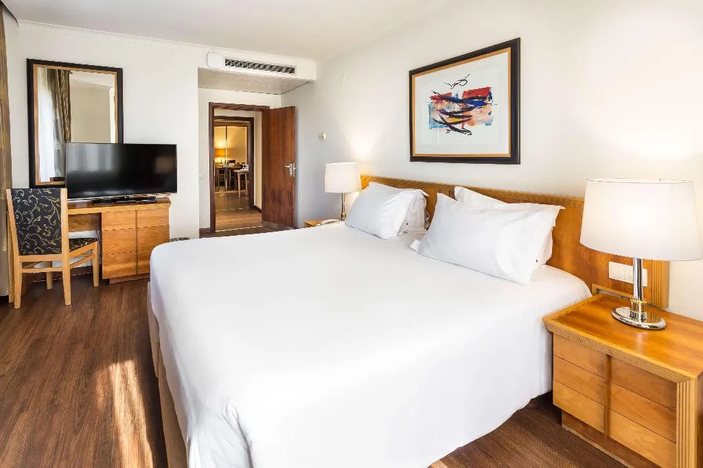 JUNIOR SUITE STANDARD Room, Radisson Blu Hotel, Lisbon, Lisbon