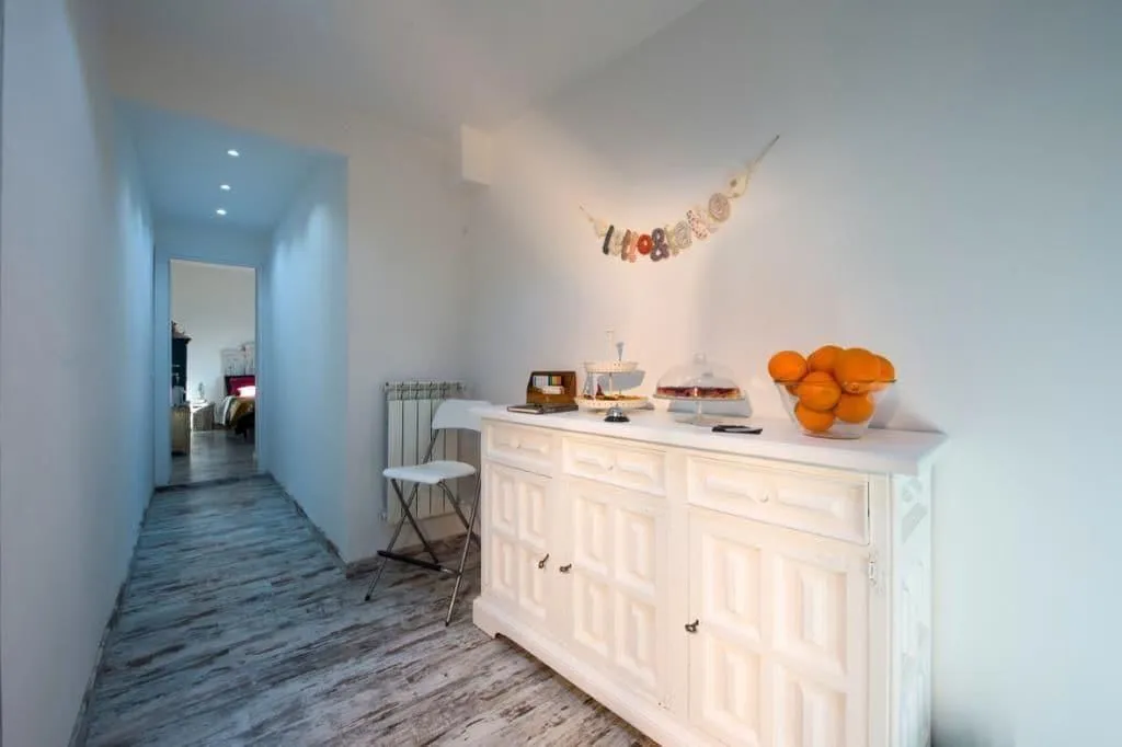 Lobby, Letto E Latte, Naples