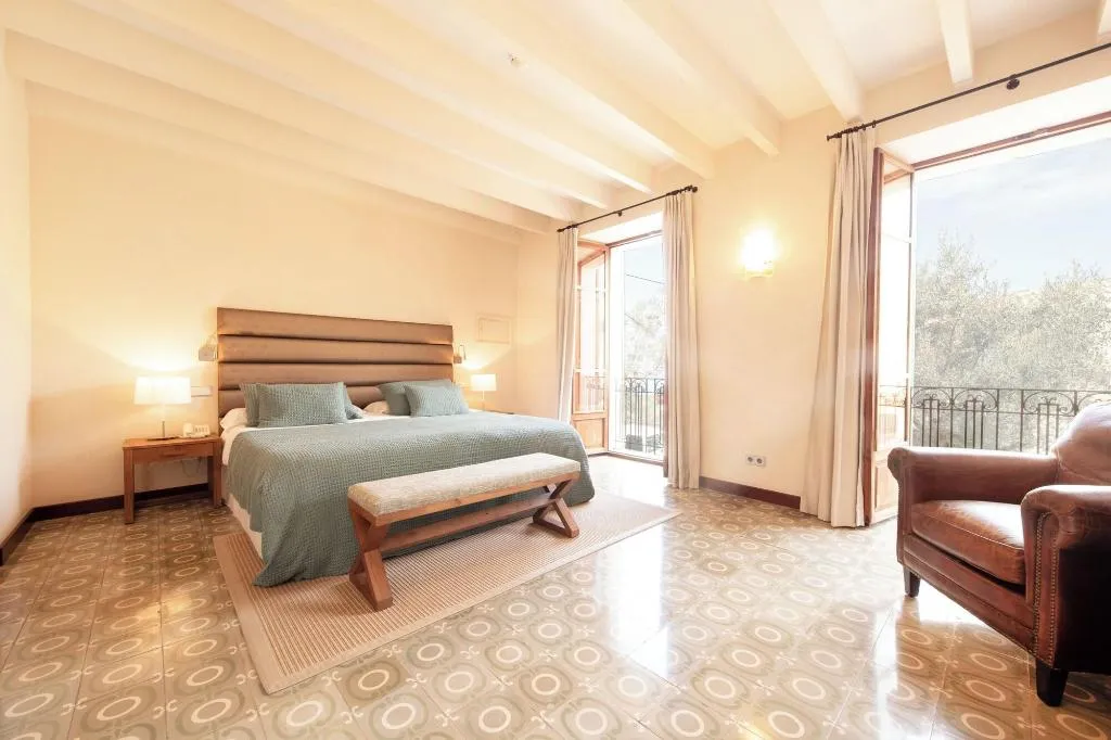 Room, D'Es Puig, Majorca