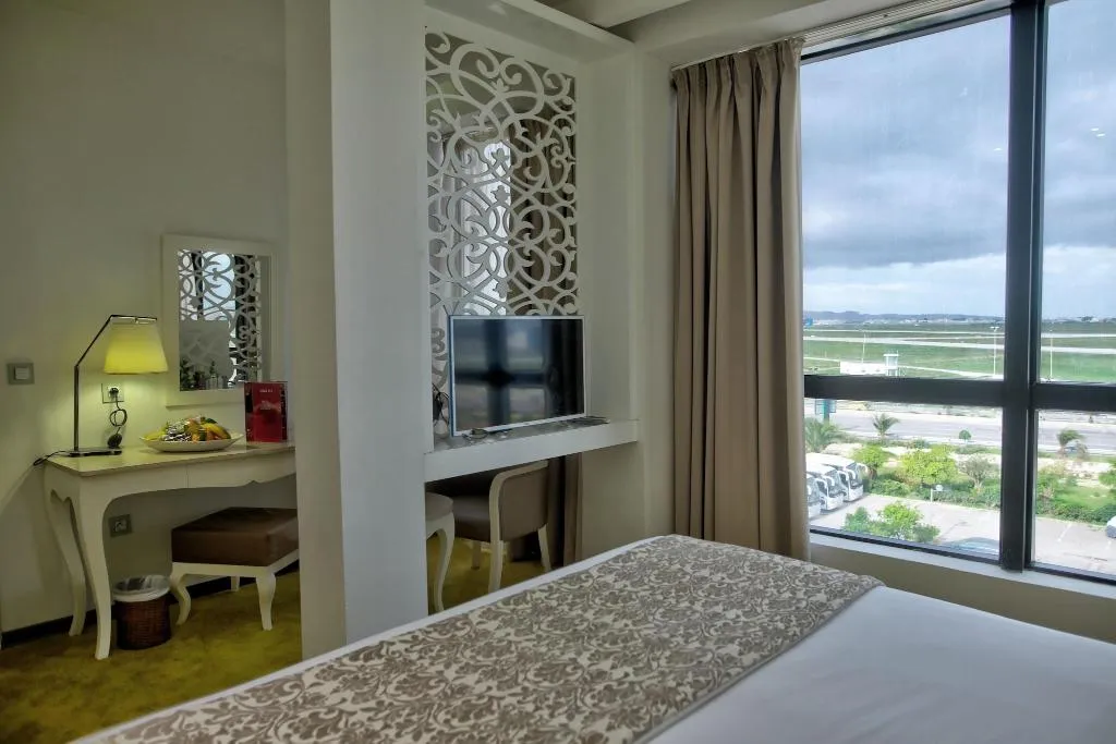 Room, Lac Leman, Tunisia
