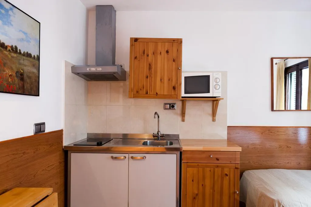 TRIPLE STANDARD Room, Studios Pelayo, Barcelona
