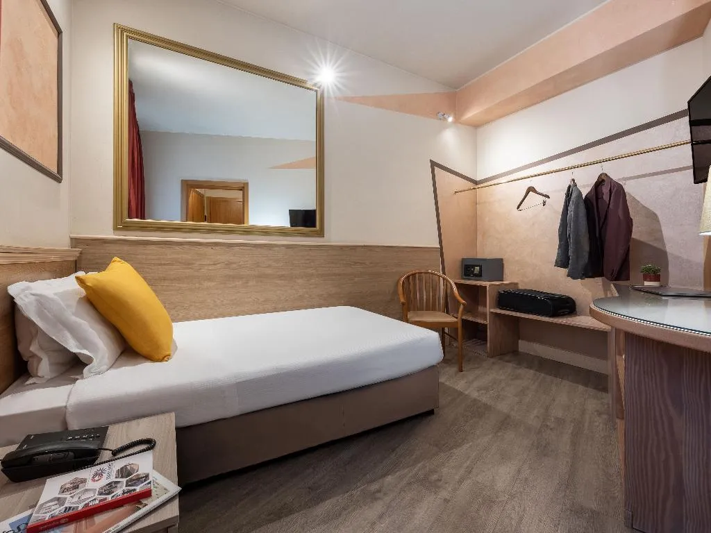SINGLE BASIC Room, iH Hotels Milano St. John, Milan