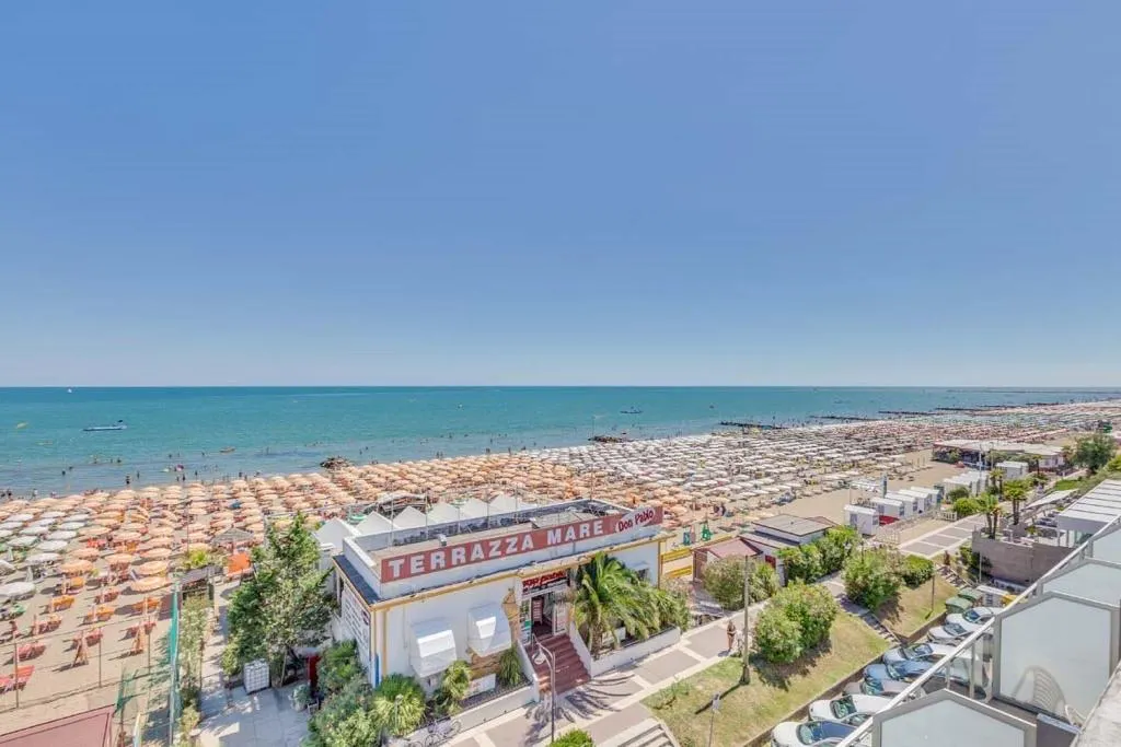 Sports and Entertainment, Hotel Austria, Venice