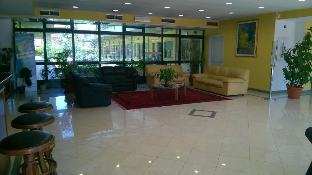 Lobby, Laurence, Rome