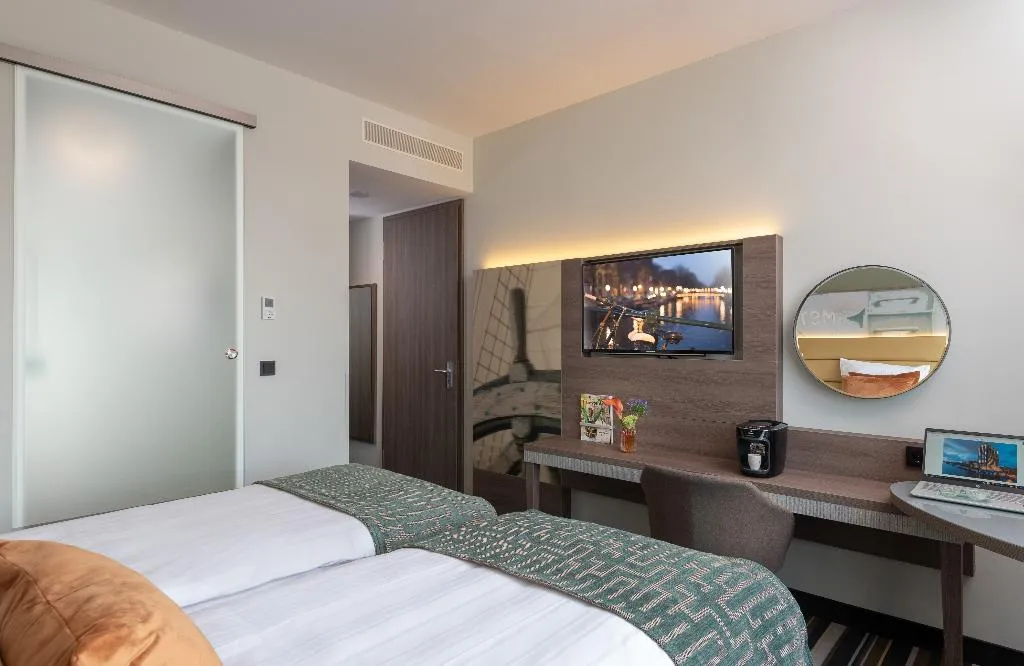 TWIN COMFORT Room, Leonardo Royal Hotel Amsterdam, Amsterdam