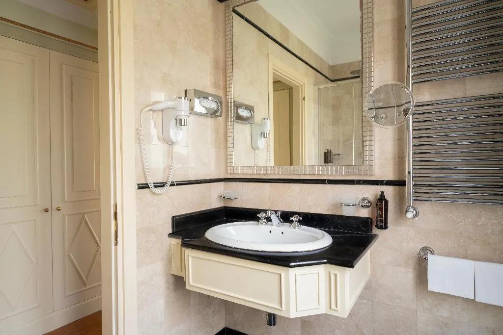 Room, Degli Aranci, Rome