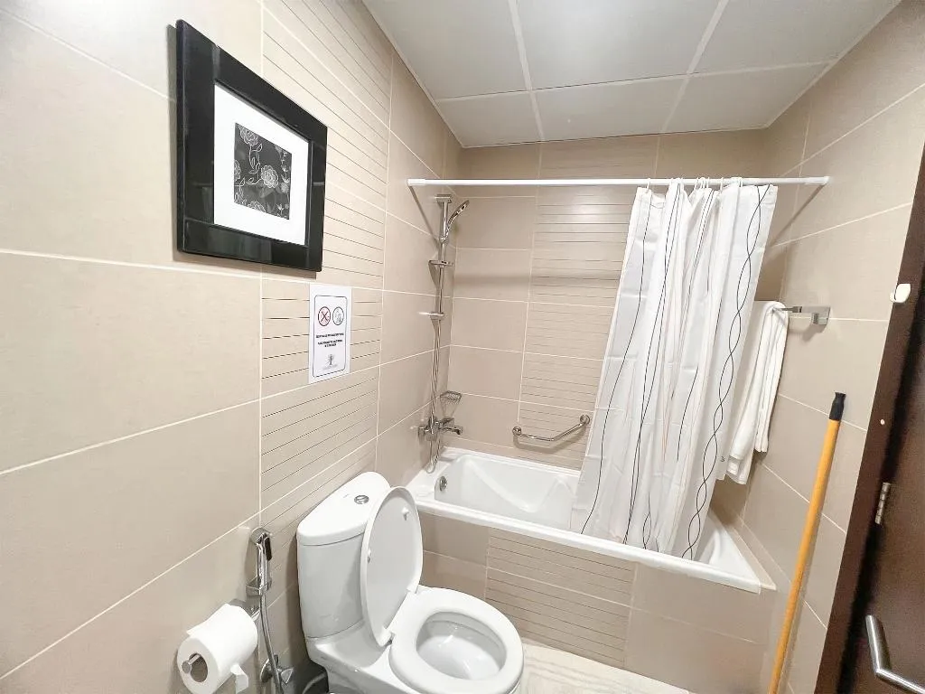 STUDIO DELUXE ONE BED Room, Goldcrest Executive, Dubai