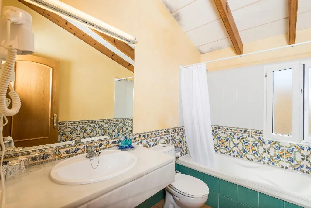 VILLA THREE BEDROOMS WITH AIR CONDITIONING Room, Amarillas, Menorca