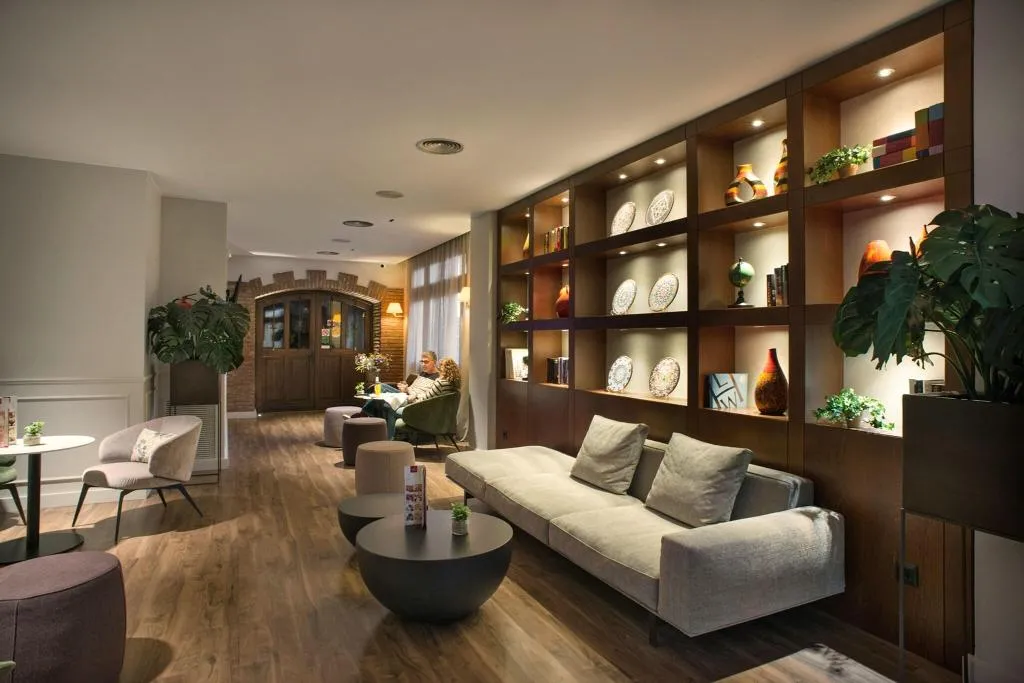 Lobby, ibis Styles Figueres Ronda, Costa Brava