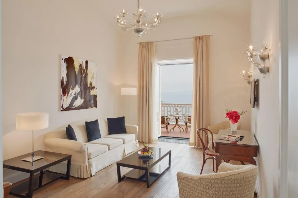 SUITE DELUXE SEA VIEW Room, Grand Hotel Excelsior Vittoria Spa, Naples