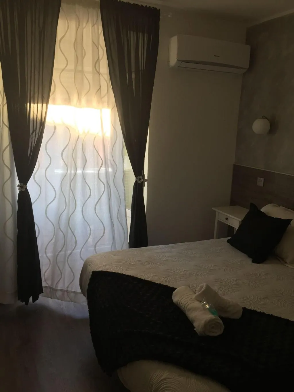 Room, Hostal Meyra, Madrid