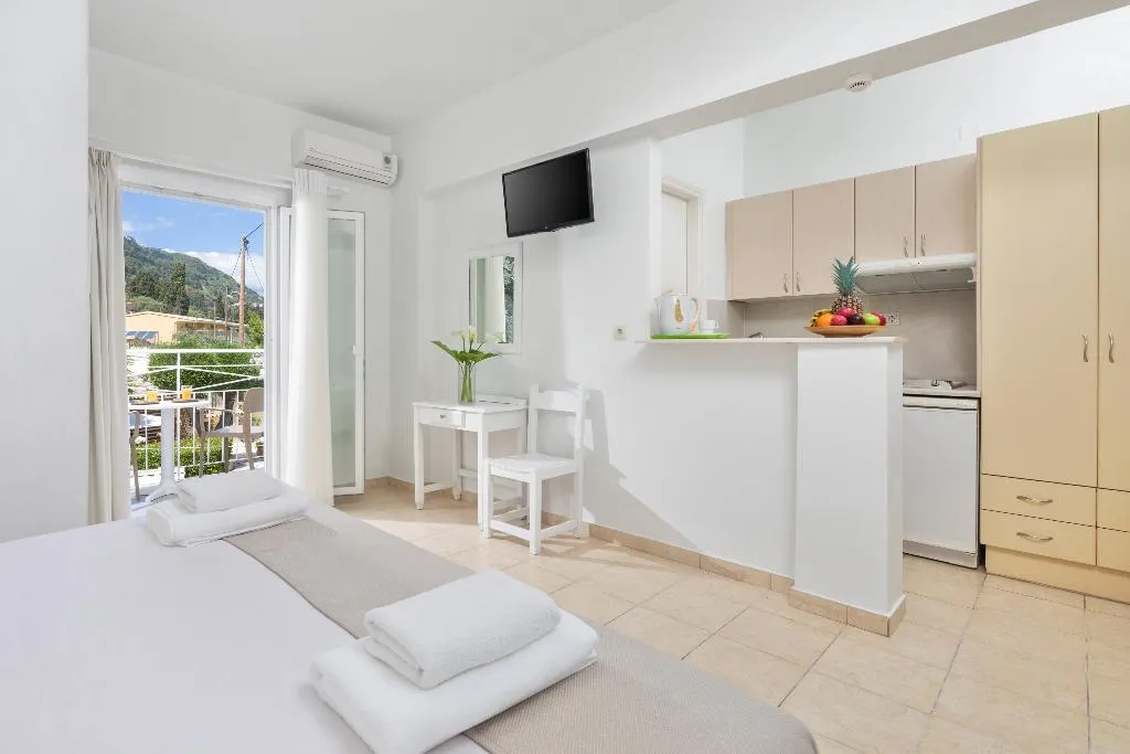 STUDIO WITH BALCONY Room, Bella Vista Beach Hotel & Studios, Corfu