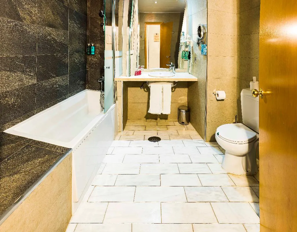 DOUBLE SINGLE USE QUEEN SIZE BED Room, Bellavista Sevilla, Seville