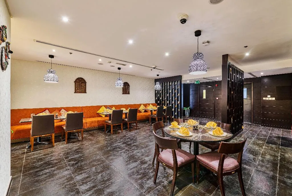 Restaurant, Ramada Hotel & Suites by Wyndham JBR, Dubai