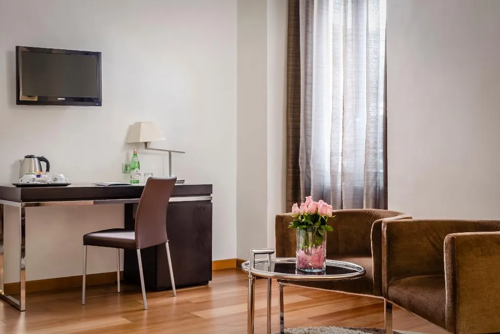 JUNIOR SUITE STANDARD Room, Eurostars Roma Aeterna, Naples