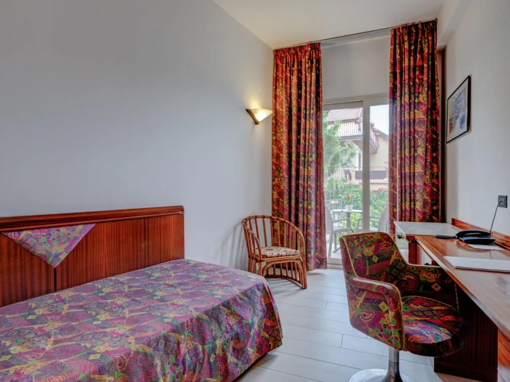 SINGLE STANDARD Room, Antares, Catania