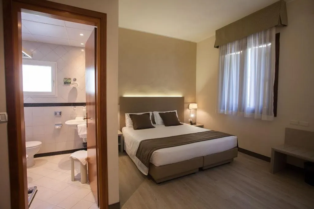 TRIPLE STANDARD Room, Park Hotel Ai Pini, Venice
