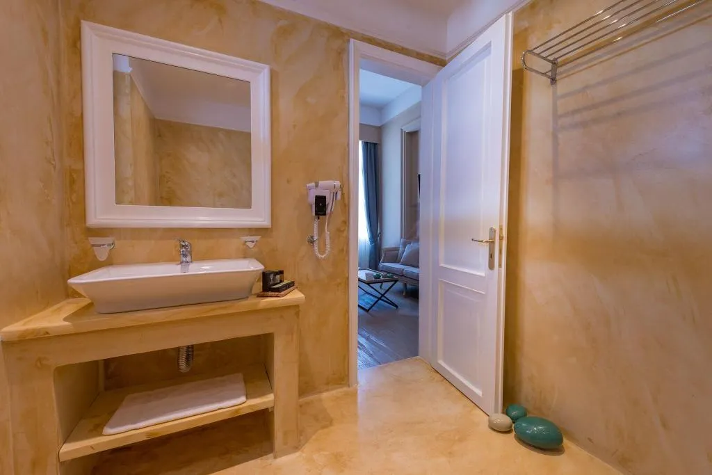SUITE DELUXE WITH VIEWS Room, Palladian Home, Athens