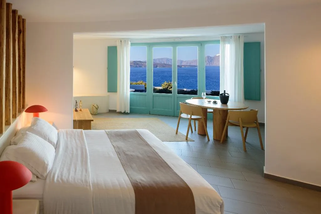 SUITE DELUXE WITH PRIVATE POOL Room, Neptune Luxury Spa Suites, Santorini