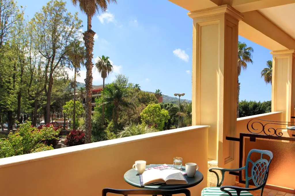 JUNIOR SUITE SUPERIOR CITY VIEW Room, Grand Hotel Royal, Naples
