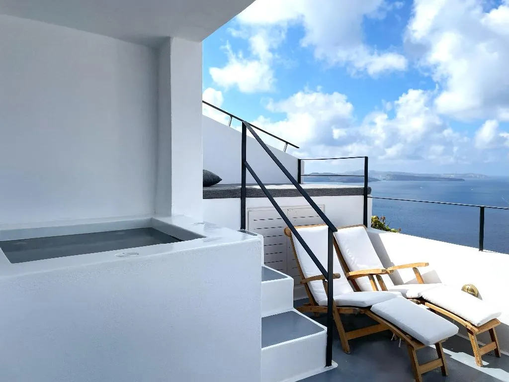HOUSE WITH JACUZZI Room, IKIES Santorini, Santorini