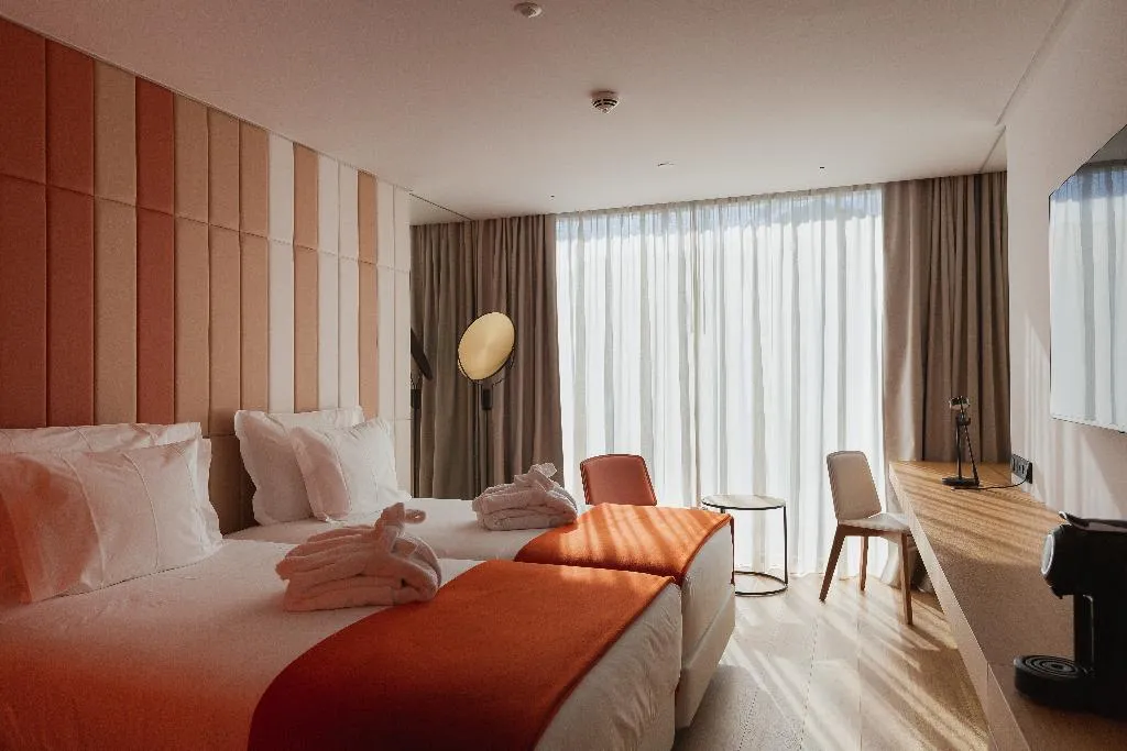 DOUBLE CAPACITY 4 Room, Lumen Hotel and The Lisbon Light Show, Lisbon