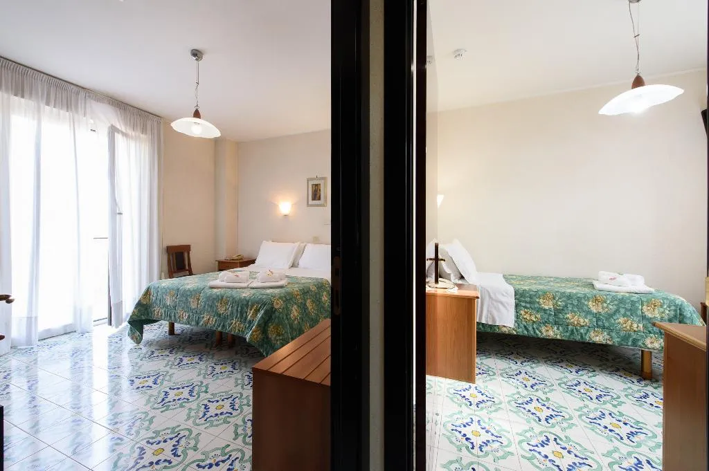 FAMILY ROOM CAPACITY 3 Room, Hotel Casa Tra Noi, Rome
