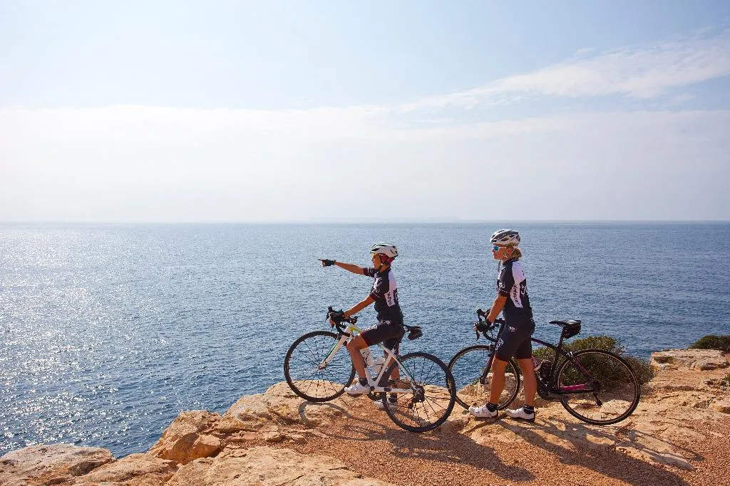 Sports and Entertainment, Ona Cala Pi Club, Majorca