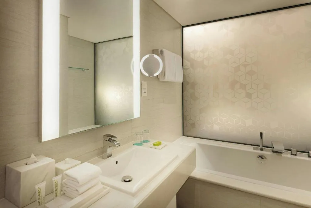 DOUBLE SUPERIOR SEA VIEW Room, Le Royal Meridien Beach Resort and Spa, Dubai