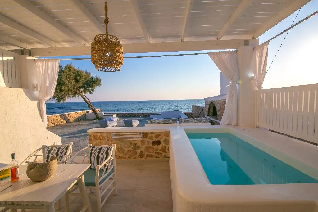 SUITE WITH JACUZZI Room, Aegean Melody Suites, Santorini