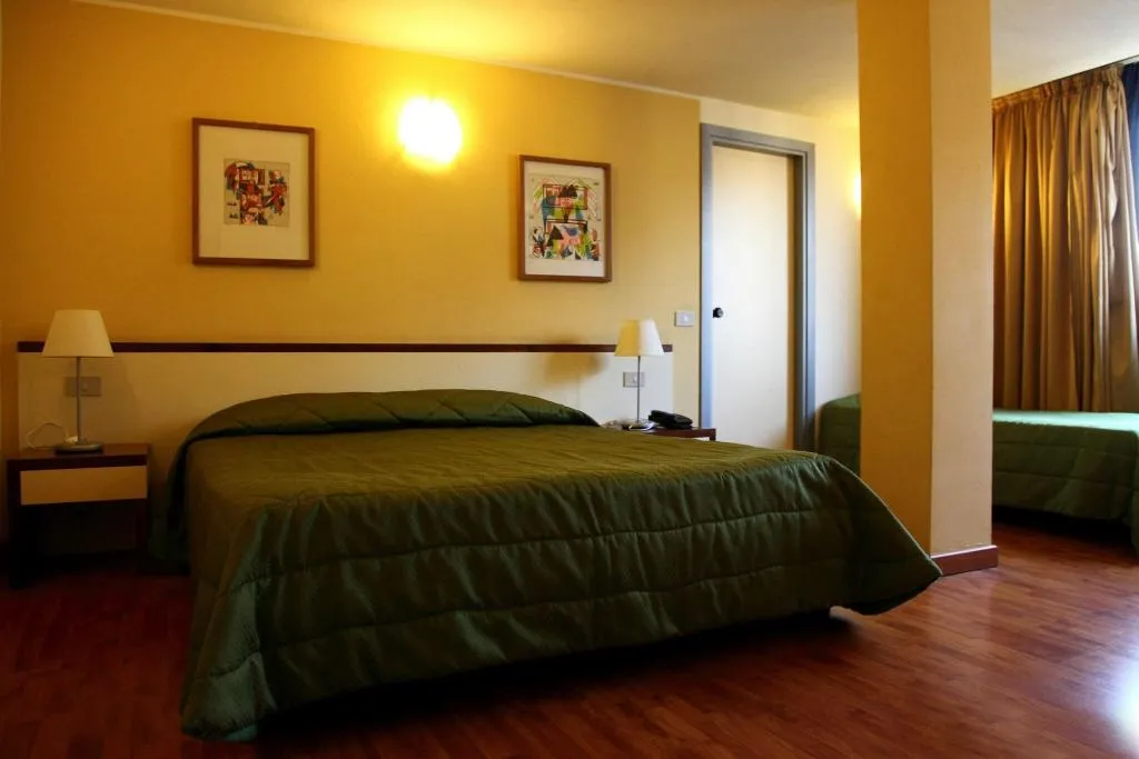 TRIPLE STANDARD Room, Cristal Hotel Palermo, Palermo