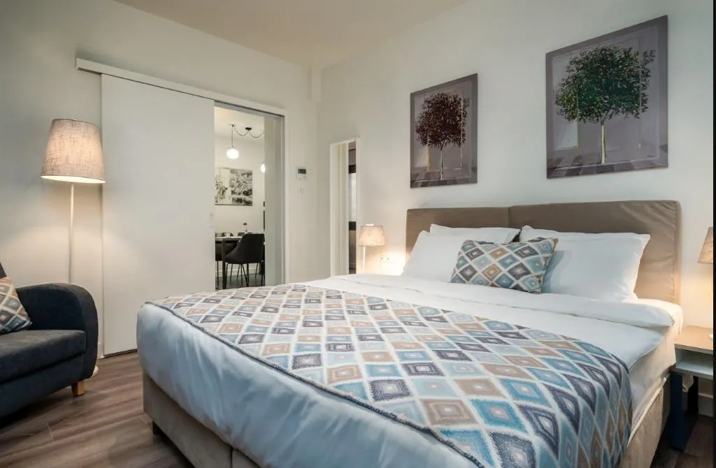 SUITE CAPACITY 4 Room, The Urban Nest Athens - Suites & Apartments, Athens
